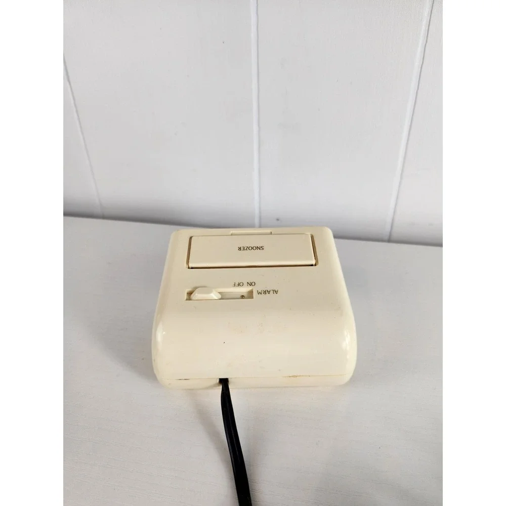 Vintage Spartus Digital Alarm Clock 1156-61 Cream Green LED Retro grannycore
